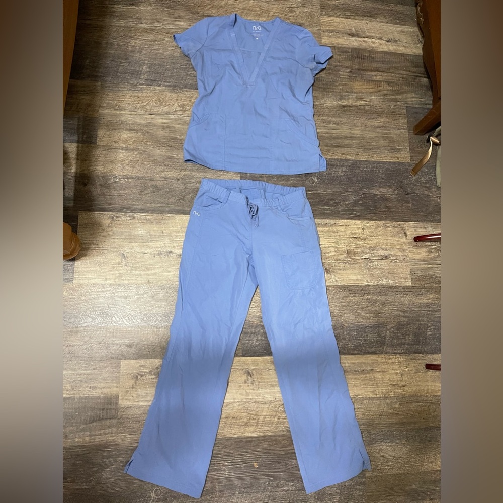 Scrub set